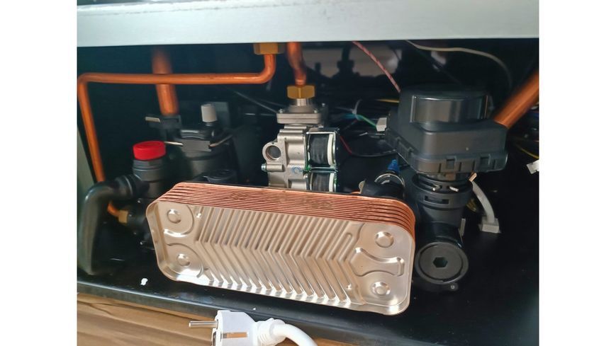 Газовий двоконтурний настінний котел для опалення та нагріву води 18 kW 482019852 фото